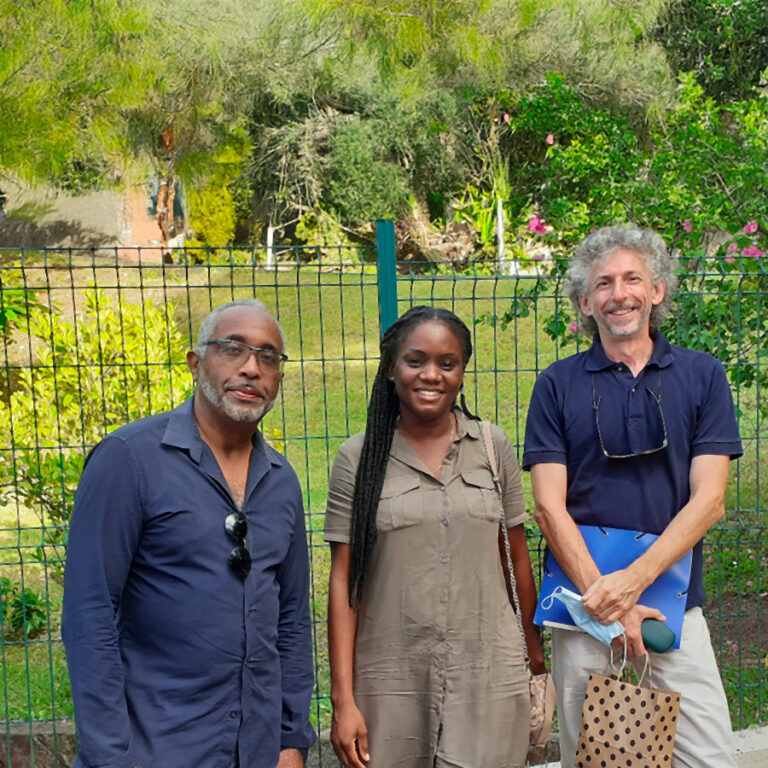 Membres de l'équipe Enzymes Glouton avec Samuel Godard, gérant de la Biscuiterie Place Hurrard